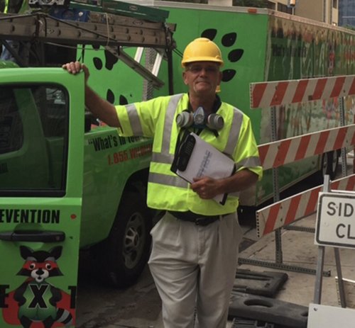 Wildlife X Team Oklahoma City catching a Squirrel